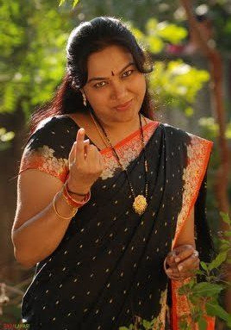 ఈ నేపథ్యంలో హేమ స్పందించడం మరింత హాట్ టాపిక్గా మారింది. హేమ క్యారెక్టర్ ఆర్టిస్టుగా పలు సినిమాల్లో నటిస్తూ బిజీగా ఉంది.