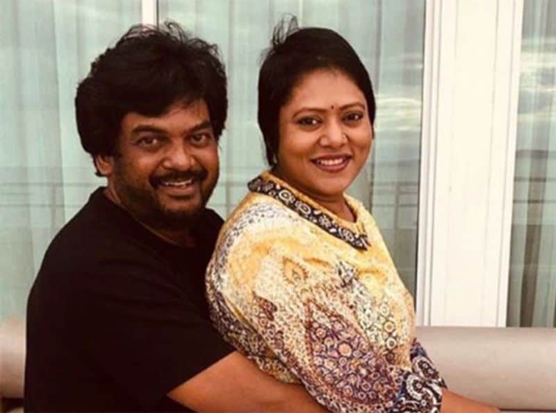 పూరి ప్రేమించిన అమ్మాయితో తామే దగ్గరుండి పెళ్లి చేశామని, కాళ్లు కడిగి కన్యాదానం కూడా చేశామని పేర్కొంది. ఓ షూటింగ్లో అమ్మాయిని ప్రేమించి పెళ్లి చేసుకుంటా అని పరిచయం చేశాడు. ఆ అమ్మాయి లావణ్య(పూరి జగన్నాథ్ భార్య)గారేనా అని అడగ్గా..`పూరీ ఒకే అమ్మాయినే ప్రేమించాడు. ఎప్పటికీ ఒకే భార్య ఉంటుంది` అని తెలిపింది హేమ. పెద్దవాళ్లు ఎవరూ లేకపోతే తన భర్తతో కలిసి దగ్గరుంచి కాళ్లు కడిగి కన్యాదానం చేశానని, అలా పూరి జగన్నాథ్కి తాను అక్కతో పాటు అత్తనవుతాన`ని పేర్కొంది హేమ.