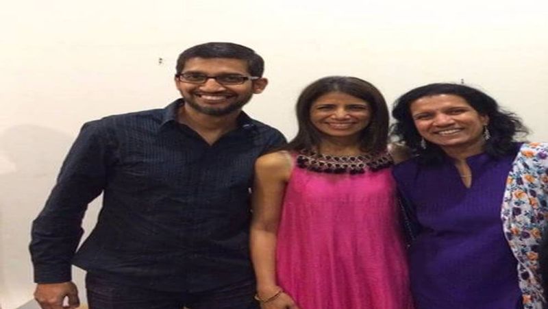 ಕದ್ದು ಮುಚ್ಚಿ ಭೇಟಿಯಾಗುತ್ತಿದ್ದ ಸುಂದರ್ ಅಂಜಲಿ: ಸಂದರ್ಶನವೊಂದರಲ್ಲಿ ಸುಂದರ್ ಪಿಚೈ ಕಾಲೇಜು ದಿನಗಳಲ್ಲಿ ಪರಸ್ಪರ ಕರರೆ ಮಾಡಿ ಮಾತನಾಡುವುದು ಬಹಳ ಕಷ್ಟವಾಗುತ್ತಿತ್ತು. ನಾನು ಅಂಜಲಿ ಇದ್ದ ಹಾಸ್ಟೆಲ್ ಹೊರಗೆ ಹೋಗುತ್ತಿದ್ದೆ, ಅಲ್ಲಿ ಓಡಾಡಿಕೊಂಡಿರುತ್ತಿದ್ದ ಯಾವುದಾದರೂ ಯುವತಿ ಬಳಿ ಅಂಜಲಿಯನ್ನು ಕರೆಯಲು ಹೇಳುತ್ತಿದ್ದೆ. ಆಗ ಅವರು ಜೋರಾಗಿ, ಅಂಜಲಿ ನೋಡು ಸುಂದರ್ ಬಂದಿದ್ದಾರೆನ್ನುತ್ತಿದ್ದರು ಎಂದಿದ್ದಾರೆ.