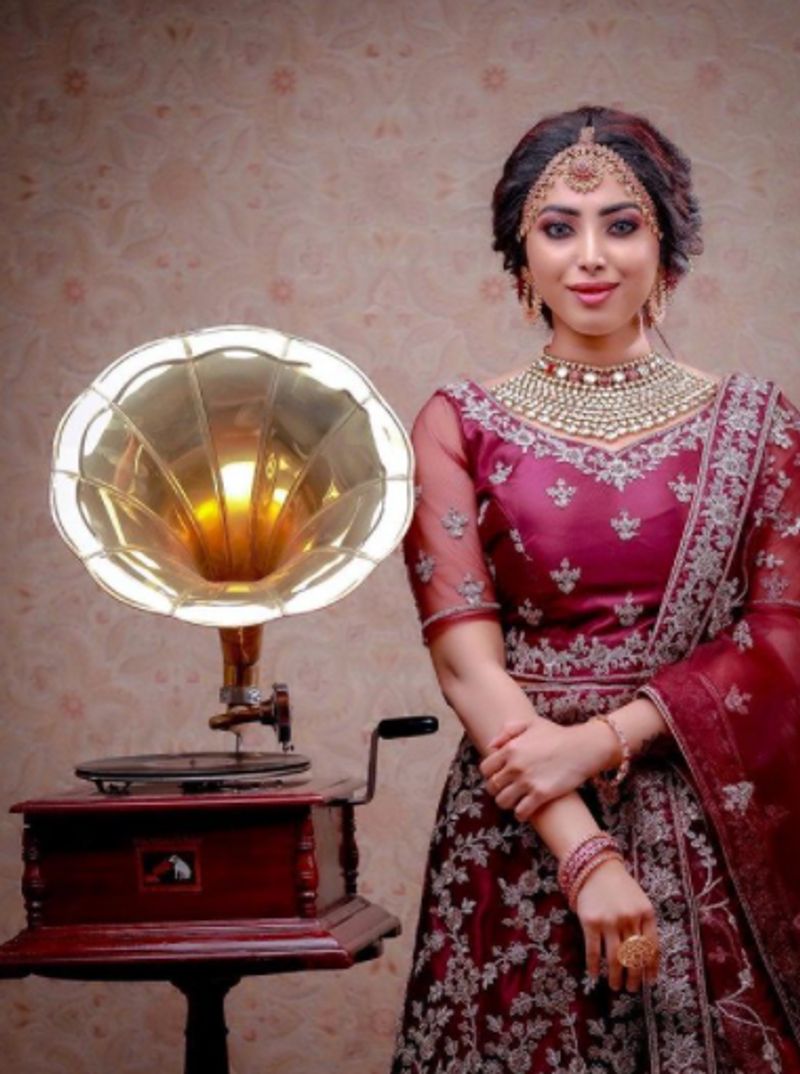 പരസ്പര സ്നേഹത്തോടെ ഒരുമിച്ചുനിന്ന് ഈ പ്രതിസന്ധിഘട്ടത്തിൽ നമുക്കുവേണ്ടി പ്രവർത്തിക്കുന്ന ആരോഗ്യപ്രവർത്തകർക്കും, പൊലീസ് ഉദ്യോഗസ്ഥർക്കും, മറ്റെല്ലാ സുമനസ്സുകളെയും സ്നേഹത്തോടെ ഓർത്തും, ഈ മഹാമാരി എത്രയും വേഗം മാറണമെന്ന് പ്രാർത്ഥിച്ചും ഏവർക്കും നേരുന്നു ചെറിയ പെരുന്നാൾ ആശംസകൾ എന്നാണ് അമേയ എഴുതിയിരിക്കുന്നത്.