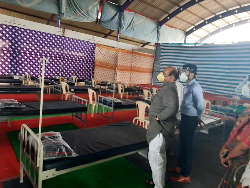 ಸವಣೂರಿನಲ್ಲಿ ಕೋವಿಡ್ ನಿಯಂತ್ರಣಕ್ಕೆ ಅಗತ್ಯ ಕ್ರಮಗಳನ್ನು ಕೈಗೊಳ್ಳಿ. ಸವಣೂರಿನ ಸರ್ಕಾರಿ ಆಸ್ಪತ್ರೆಯಲ್ಲಿ ಹೆಚ್ಚುವರಿಯಾಗಿ 20 ಹಾಸಿಗೆಗಳನ್ನು ಸಿದ್ಧಪಡಿಸಿ. ಮುಂದಿನ ನಾಲ್ಕು ದಿನಗಳಲ್ಲಿ 25 ಆಕ್ಸಿಜನ್ ಕಾನ್ಸಂಟ್ರೇಟರ್ಗಳನ್ನು ಸವಣೂರು ಆಸ್ಪತ್ರೆಗೆ ಕಳುಹಿಸಲಾಗುವುದು ಎಂದ ಬಸವರಾಜ ಬೊಮ್ಮಾಯಿ