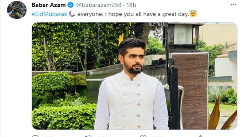 বাবর আজম-পাকিস্তান ক্রিকেট দলের অধিনায়ক বাবর আজও সকলকে ইদের শুভেচ্ছা জানিয়েছেন। নিজের একটি ছবি শেয়ার করে বাবর আজম লিখেছেন,'সকলকে ইদের শুভেচ্ছা। আজকের দিনটি সকলের খুব ভালো কাটুক।'