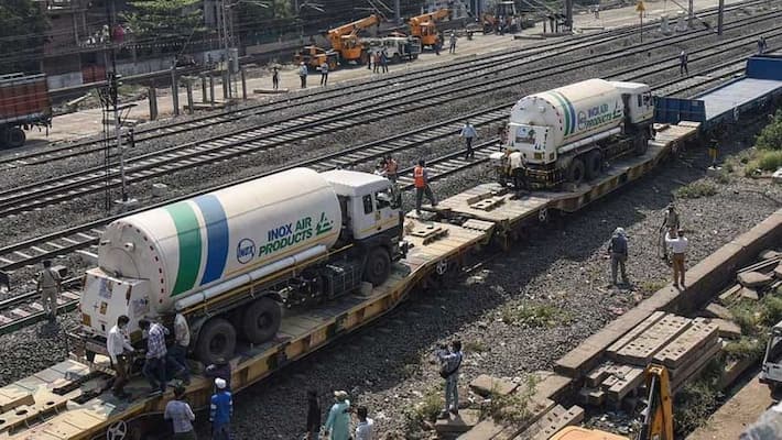 Tamil Nadu is starting to breathe .. 80 metric tons of oxygen came to Chennai. Applause and welcome ministers. Tamil Nadu is starting to breathe .. 80 metric tons of oxygen came to Chennai. Applause and welcome ministers.