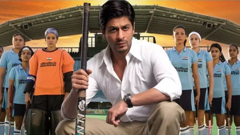 चक दे इंडिया फिल्म ने रिलीज होते ही बॉक्स ऑफिस पर तहलका मचा दिया था। इस फिल्म से न केवल महिला हॉकी की दिशा बल्कि दशा भी बदली थी। यह फिल्म 2007 में रिलीज हुई थी। इस फिल्म में शाहरुख खान लीड रोल में थे। कहा जाता है कि इस फिल्म का ऑफर सलमान खान को भी मिला था।