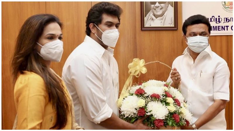இவரது கோரிக்கையை ஏற்று தற்போது நிதி உதவிகள் கிடைக்க துவங்கியுள்ளது. ஏற்கனவே நடிகர் சூர்யா ரூ.1 கோடி, அஜித் ரூ.25 லட்சம், சூப்பர் ஸ்டார் ரஜினிகாந்த் மகள் சௌந்தர்யா ரூ.1 கோடி, ஏ.ஆர்.முருகடோஸ் ரூ.25 லட்சம், இயக்குனர் ஷங்கர் ரூ.10 லட்சம், சிவகார்த்திகேயன் ரூ .25 லட்சம், வெற்றிமாறன் ரூ.10 லட்சம் என தொடர்ந்து பிரபலங்கள் தங்களால் முடிந்த உதவிகளை செய்து வருகிறார்கள்.