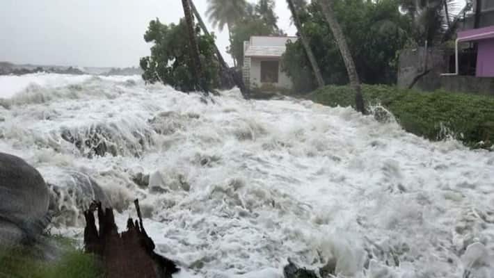 Cyclone Tauktae: Four dead, 318 displaced, 73 villages affected in heavy rains in Karnataka-dnm Cyclone Tauktae: Four dead, 318 displaced, 73 villages affected in heavy rains in Karnataka-dnm