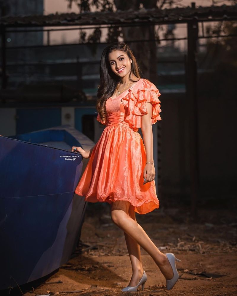 young anchor deepika pilli jaw dropping poses goes viral she stuns in torn jeans trendy top