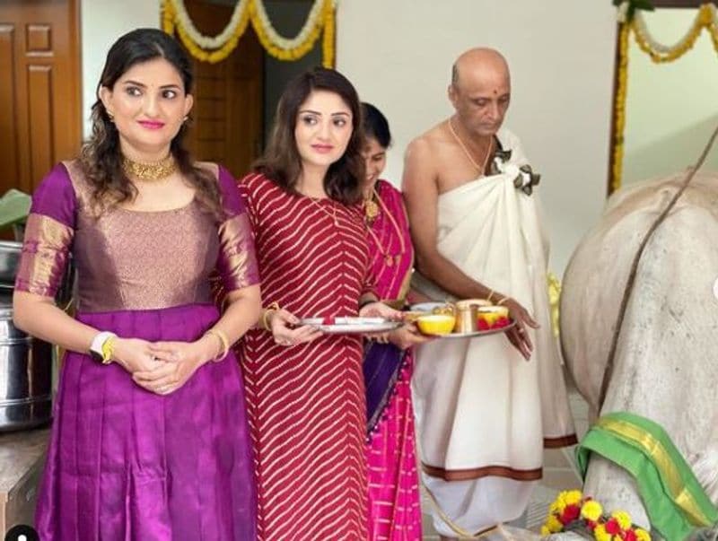 ಸ್ಯಾಂಡಲ್ವುಡ್ ನಟಿ ಕಾರುಣ್ಯ ರಾಮ್ ಹೊಸ ಮನೆ ಖರೀದಿಸಿದ್ದಾರೆ.