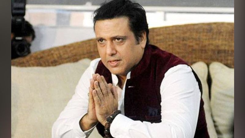 टिप्स बताते हुए गोविंदा ने कहा- हमेशा गुनगुना पानी पीना चाहिए और अपने गले को कभी सूखने नहीं देना चाहिए। उन्होंने बताया कि कोरोना से ठीक होने के लिए अपनी इम्यून सिस्टम को मजबूत रखना चाहिए, जैसे मैंने रखा और हल्दी खाने के साथ योगा और प्राणायाम किया। साथ ही डॉक्टर से भी बात करते रहना चाहिए और उनकी ही सलाह माननी चाहिए।