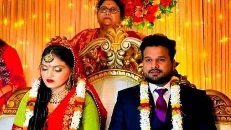 रितेश पांडे को फिल्मों के अलावा म्यूजिक वीडियो में भी दर्शक खूब पसंद करते हैं। उनके कई गाने 100-200 मिलियन से अधिक व्यूज हासिल कर चुके हैं। 'हैलो कौन' गाने ने तो अब तक यूट्यूब पर करीब 800 मिलियन व्यूज का आंकड़ा छू लिया है।