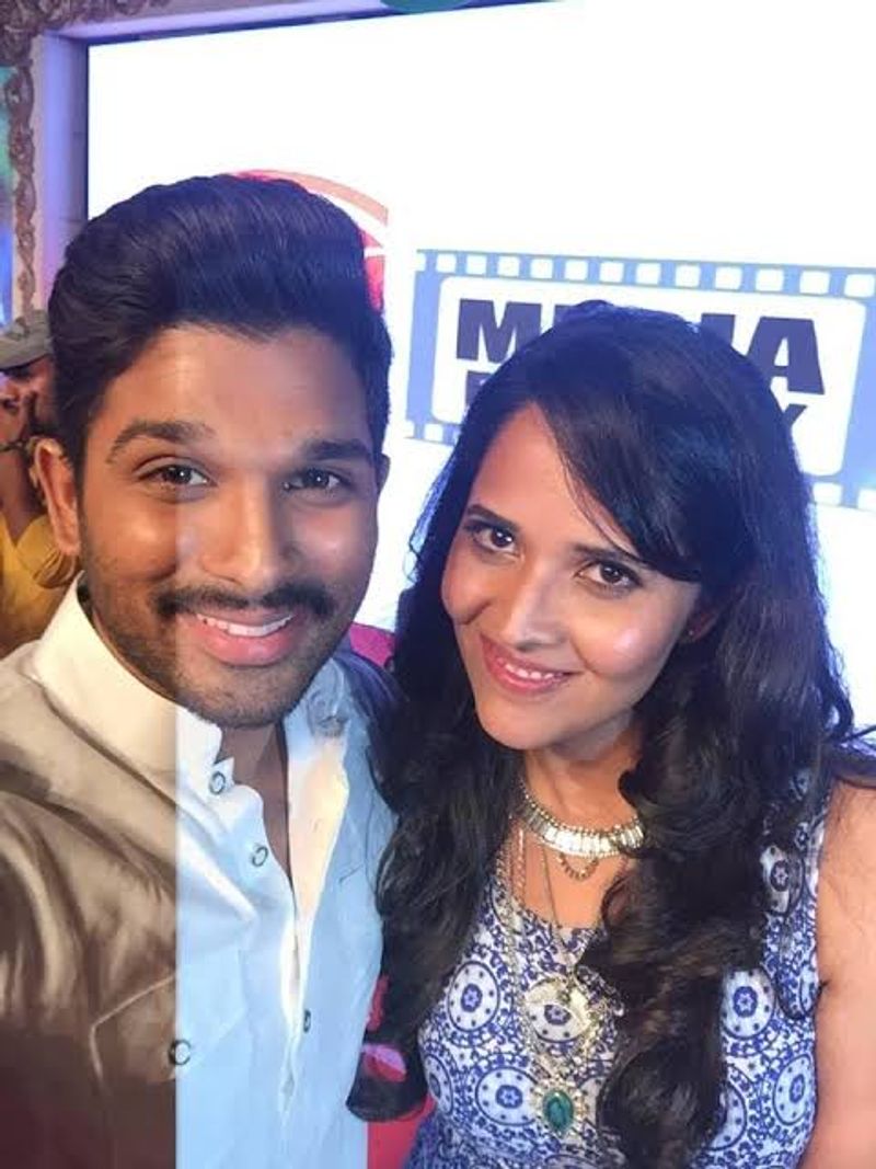 పుష్ప సెట్స్ లో అల్లు అర్జున్ డెడికేషన్ చూసిన అనసూయ గొప్ప కాంప్లిమెంట్ ఇచ్చారు. భారతంలో అర్జునుడు చెట్టుపైన ఉన్న చిలుక కన్నుపైనే ద్రుష్టి పెడతాడు. అలాగే సెట్స్ లో అల్లు అర్జున్ ద్రుష్టి నటనపైనే ఉంటుంది. పర్ఫెక్షన్, మంచి పెర్ఫార్మన్స్ అనే పాయింట్ పైనే ఆయన చూపు కేంద్రీకృతమై ఉంటుందని అనసూయ అన్నారు.