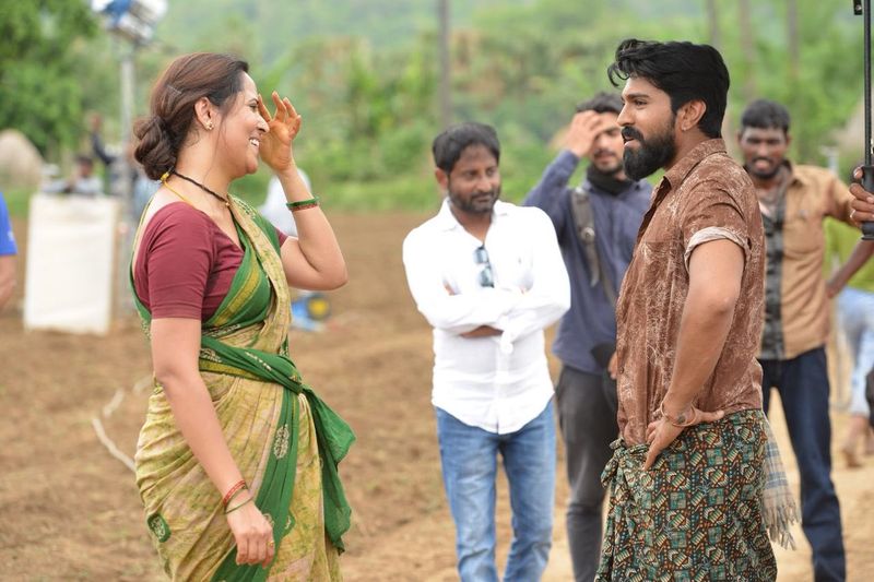 రాశి వదులుకున్న పాత్ర, అలా అలా అనసూయకి చేరి... ఆమె కెరీర్కి టర్నింగ్ పాయింట్గా మారింది. ఆ సినిమా తర్వాత ‘కథనం’, ‘థ్యాంక్యూ బ్రదర్’ సినిమాల్లో లీడ్ రోల్లో నటించిన అనసూయ, మెగాస్టార్ చిరంజీవి ‘ఆచార్య’లోనూ నటిస్తోంది...
