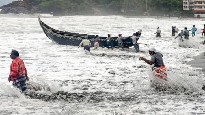 Cyclone Tauktae Heavy rain in Kerala Live Updates Gujarat maharashtra KPP Cyclone Tauktae Heavy rain in Kerala Live Updates Gujarat maharashtra KPP