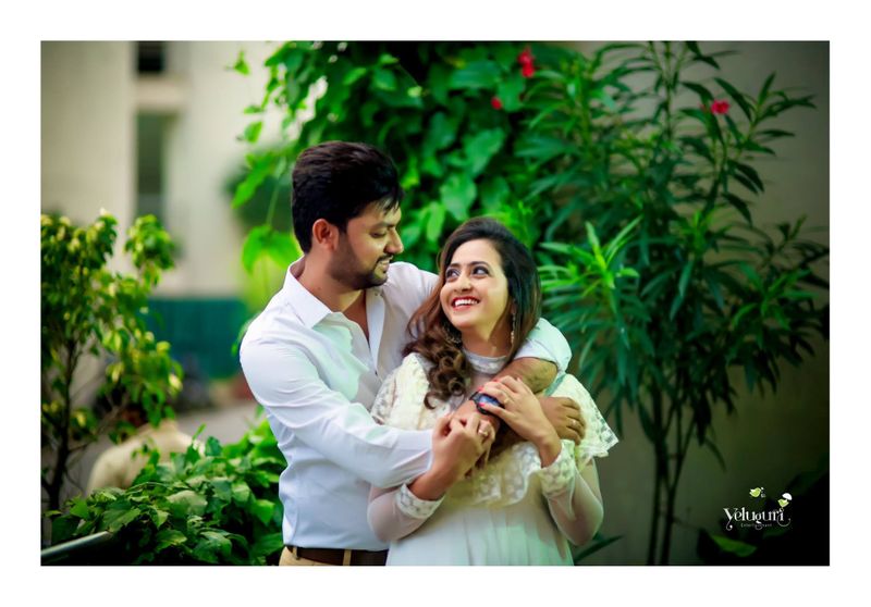 యాంకర్ లాస్య భర్త పేరు మంజునాథ్. ప్రేమ పెళ్లి చేసుకున్నారు. మంజునాథ్ సాఫ్ట్ వేర్ గా రాణిస్తున్నారు.