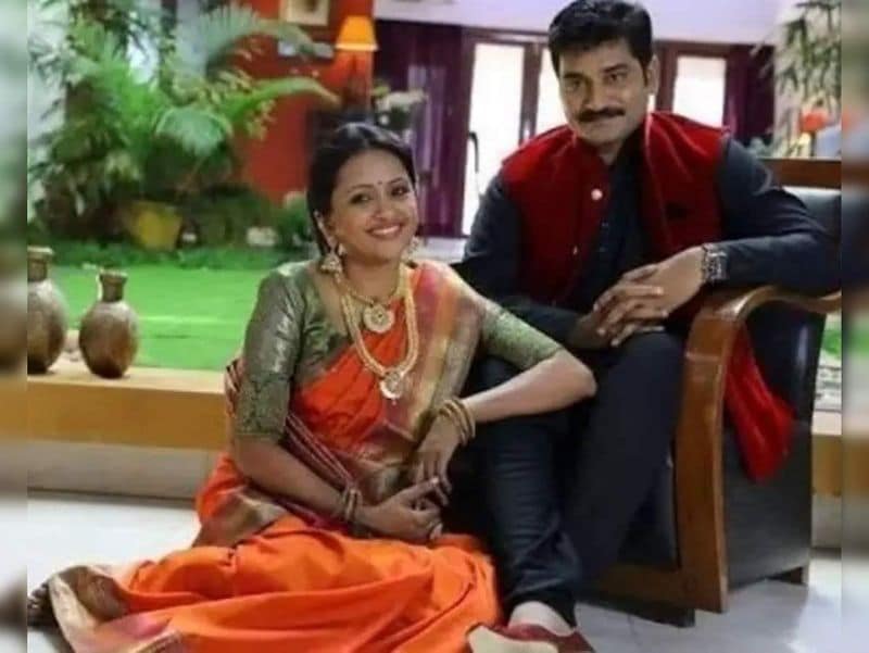 కాగా కరోనా సెకండ్ వేవ్ ప్రభావంతో షూటింగ్స్, ఈవెంట్స్ ఆగిపోయాయి. దీనితో సుమ ఆదాయానికి గండి పడింది. వారానికి కనీసం రెండు మూడు సినిమా ఈవెంట్స్ చేసే సుమ ఖాళీగా ఇంటిలో ఉంటున్నారు.