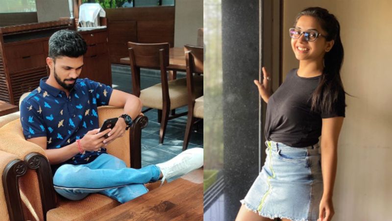 IPL में छाएं थे ऋतुराज
ऋतुराज गायकवाड़ पिछले 2 सालों से आईपीएल में धोनी की कप्तानी वाली चेन्नई सुपर किंग्स के लिए खेल रहे हैं। इस सीजन फाफ डुप्लेसिस के साथ ओपनिंग करते हुए उन्होंने अपने बल्ले से कमाल करके दिखाया और 7 मैचों में 196 रन बनाएं, जिसमें 2 अर्धशतक उनके नाम दर्ज है और 75 उनका बेस्ट स्कोर है। वहीं पिछले साल भी उन्होंने अपने डेब्यू सीजन में ही 3 फिफ्टी लगातार लगाई थी और 6 मैचों में 204 रन अपने नाम किए थे। 