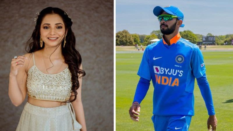 ऋतुराज को मिल सकता है SL vs IND सीरीज में मौका
सीएसके के सलामी बल्लेबाज आईपीएल 2021 में अपने शानदार परफॉर्मेंस से सभी की नजरों में आ गए हैं। इसलिए, वह जुलाई में होने वाले श्रीलंका के खिलाफ व्हाइट बॉल क्रिकेट में सिलेक्टर्स की पहली पसंद बन गए है। विराट कोहली और रोहित शर्मा जैसे स्टार खिलाड़ी इस सीरीज का हिस्सा नहीं होंगे। ऐसे में ऋतुराज भारत की ओर से अपना पहला कॉल-अप मिल सकता है।