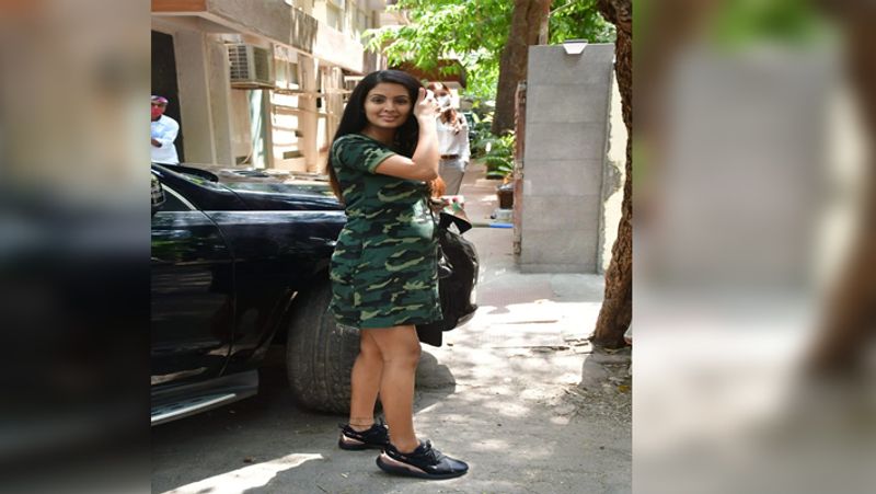 प्रेग्नेंसी में हर दिन करें 30 मिनट वर्कआउट
अगर आपकी प्रेग्नेंसी में कोई कॉम्प्लिकेशन नहीं है, तो आपको 3 महीने के बाद से हल्की एक्सरसाइज करना शुरू कर देना चाहिए। प्रेग्नेंसी के दौरान वॉक करना बेहद जरूरी होता है और ये आप डिलेवरी के दिन तक कर सकती हैं।
