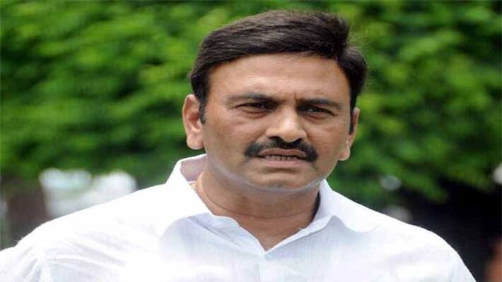 ysrcp mp raghu rama krishnam raju satires on vijayasai reddy over visakha garjana issue ysrcp mp raghu rama krishnam raju satires on vijayasai reddy over visakha garjana issue