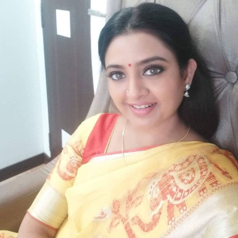 ప్రస్తుతం ఇంద్రజ హీరో సిస్టర్, వదిన, అత్త, అమ్మ వంటి పాత్రలు చేస్తూ కెరీర్ ముందుకు నడిపిస్తున్నారు. అనారోగ్యం కారణంగా జబర్దస్త్ జడ్జి పదవి నుండి రోజా విరామం తీసుకున్నారు. రోజా స్థానంలో ప్రస్తుతం ఇంద్రజ వచ్చిచేరారు.