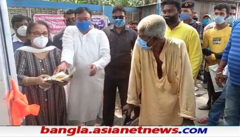 রবিবার লকডাউনের প্রথম দিনেই বিধায়কের কাছ থেকে অসংখ্য দুস্থ মানুষ এই পরিষেবা পেয়ে খুশী।