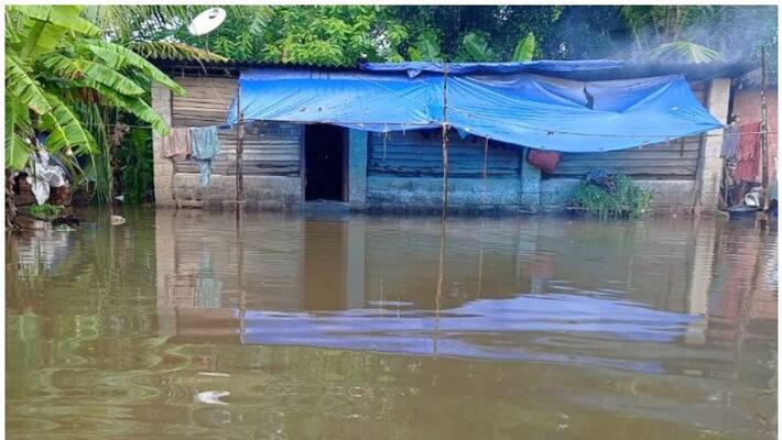 Upper kuttanad water level rise houses underwater Upper kuttanad water level rise houses underwater