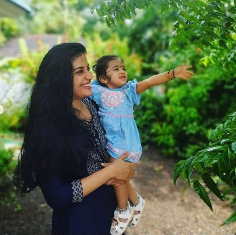 மேலும் ’அதே கண்கள்’, ஸிரோ, ஆகிய படங்களில் நடித்து தமிழ் ரசிகர்கள் மத்தியில் பிரபலமானவர். திருமணத்திற்கு பிறகும், தொடர்ந்து கதாநாயகியாகவே நடித்து வருகிறார்.
