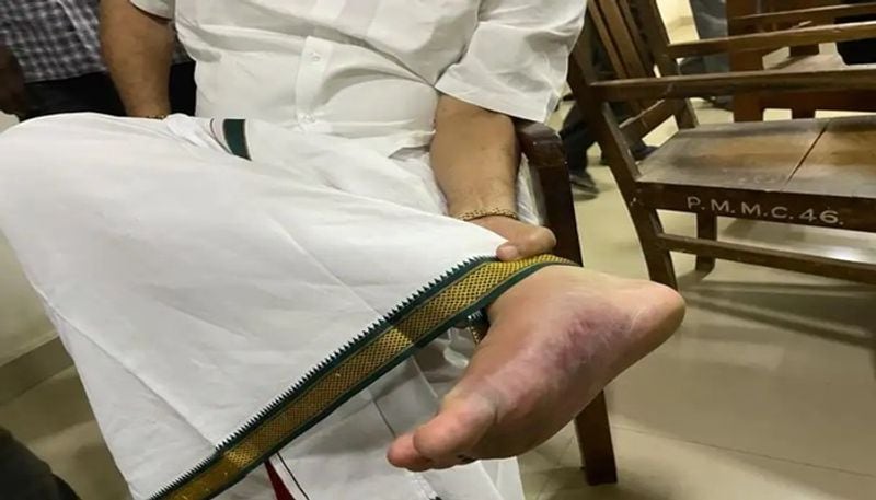 రాష్ట్రప్రభుత్వం ప్రారంభించిన అనేక పథకాలు, ఇతర కార్యక్రమాలను తాను విమర్శించడాన్ని దురుద్దేశంతో అర్థం చేసుకుని.. తన పట్ల వ్యక్తిగతంగా కక్ష పెంచుకున్నారని రఘురామరాజు పార్లమెంటరీ కమిటీ సభ్యులకు రాసిన లేఖలో వివరించారు.