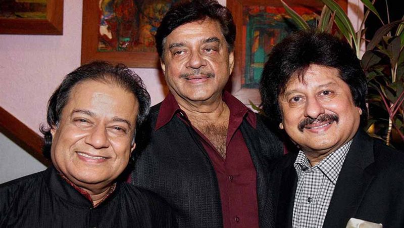 <p>पंकज उधास को उनके बेहतर काम के लिए 2006 में पद्मश्री से सम्मानित किया गया था। पंकज को जब यह सम्मान दिए जाने की घोषणा हुई थी तो उन्हें इसके बारे में पता नहीं थी। उनके एक दोस्त ने उन्हें इसकी जानकारी दी थी।</p>