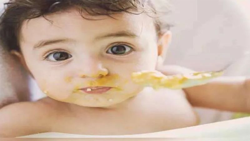 स्टेप-6
बच्चों को इसका टेस्ट काफी पसंद आता है। अगर चाहें इसमें खजूर का पेस्ट मिलाकर इसका टेस्ट बढ़ाया जा सकता है। इसका इस्तेमाल आप शक्कर की जगह कर सकते हैं। ये मिठास देने के साथ ही हेल्थ के लिए भी फायदेमंद होता है।
