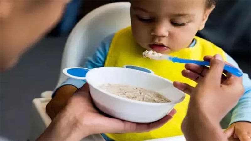 1 साल के बाद बच्चों को खिलाएं ये सेरेलक
तैयार है ड्रायफ्रूट्स वाला सेरेलक। इससे बच्चों के ज्यादा नहीं खिलाना है, क्योंकि ये हेवी होता है और बच्चों को पचाने में दिक्कत हो सकती है, इसलिए 1 साल के बाद भी इसे बच्चों का डाइट में शामिल करें।