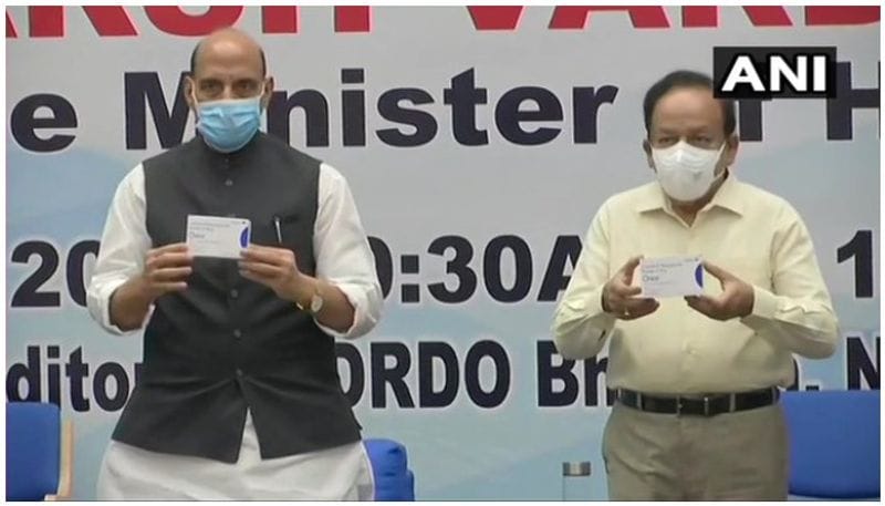 पहला बैच लांच
2-deoxy-D-glucose यानी 2डीजी नाम के इस ऐंटी-कोविड ड्रग को डीआरडीओ के वैज्ञानिकों ने बनाया है। रक्षा मंत्री राजनाथ सिंह और स्वास्थ्य मंत्री हर्षवर्धन ने इस दवा का पहला बैच (10,000 डोज) लॉन्च किया।