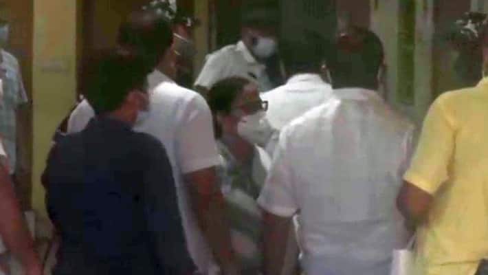 Narada Scam High drama in Kolkata, Mamata at CBI office-VPN Narada Scam High drama in Kolkata, Mamata at CBI office-VPN