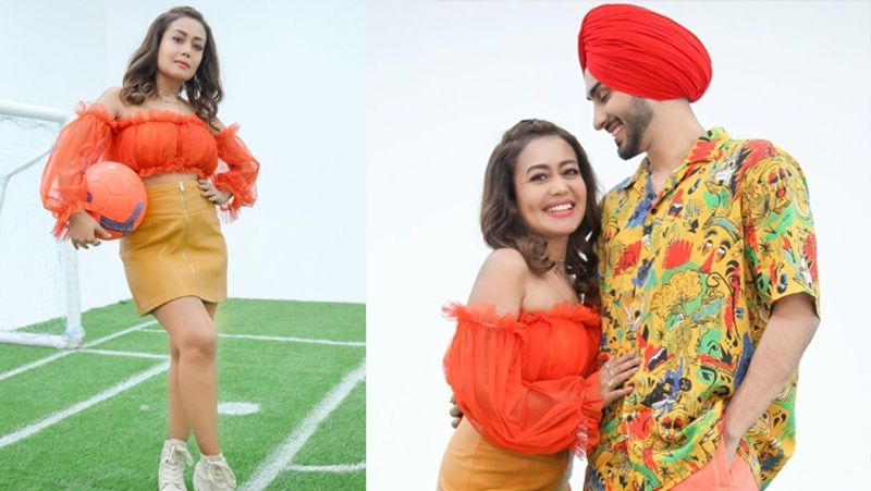हाल ही में नेहा ने गाने का पोस्टर शेयर करते हुए लिखा- आपकी नेहू और मेरे रोहनप्रीत के गाने खढ़ तैनु मैं दस्सा.. का पहला पोस्टर। इस गाने के पोस्टर में दोनों स्पोर्टी लुक में नजर फुटबॉल ग्राउंड में नजर आ रहे हैं। पोस्टर पर नेहा कक्कड़ वर्सेज रोहनप्रीत सिंह लिखा है। नेहा के इस नए गाने के लिरिक्स कप्तान ने लिखे हैं और म्यूजिक वीडियो को अगम-अजीम ने डायरेक्ट किया है।
