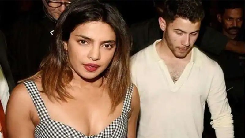 তবে এই প্রথমবার নয়, এর আগেও বহুবার তাদের বয়সের ফারাক নিয়ে নানা প্রশ্ন উঠে এসেছে। এমনকী প্রিয়ঙ্কাও এই বিষয় নিয়ে মুখ খুলেছিলেন।