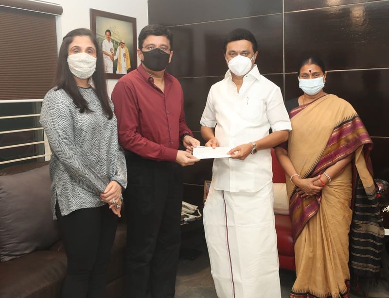 இதனைத் தொடர்ந்து சன் குழுமத் தலைவர் கலாநிதி மாறன், தலைமைச் செயலகத்தில் முதலமைச்சர் மு.க.ஸ்டாலினை நேரில் சந்தித்து ரூ.10 கோடி நிவாரண நிதி வழங்கியுள்ளார். இதுவரை யாரும் கொடுக்காத அளவிற்கு நிதி வழங்கியுள்ள சன் குழுமத்திற்கு பாராட்டுக்கள் குவிந்து வருகிறது. 