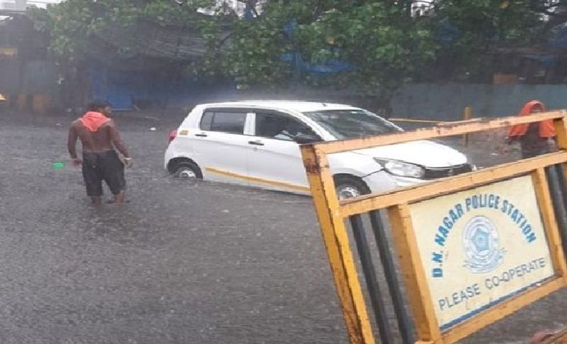 পাশাপাশি বেশ গোটা বাংলাতে বিক্ষিপ্ত বৃষ্টিপাত হলেও তা সেভাবে ক্ষয়ক্ষতি করবে না বলেই বর্তমান পরিস্থিতি দেখে অনুমান হাওয়া অফিসের। বিভিন্ন জেলায় ঝড়ের গতীবেগ থাকবে ১০০ কিলোমিটারের কমবেশি।