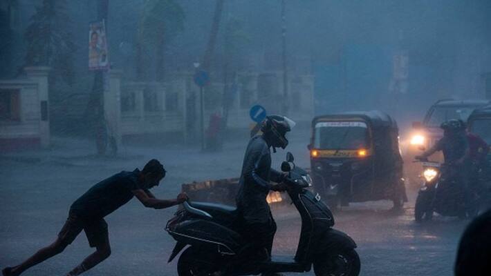 Heavy Rain fall forecast in Bengal due to Cyclone Gulab is forming in Bay of Bengal may hit Coast area within 24 hours RTB Heavy Rain fall forecast in Bengal due to Cyclone Gulab is forming in Bay of Bengal may hit Coast area within 24 hours RTB