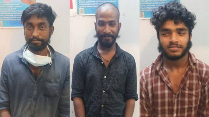 three held during attempt to theft kseb metal chains allegedly in wayanad three held during attempt to theft kseb metal chains allegedly in wayanad