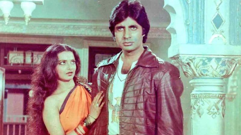 সালটা ১৯৭৬। 'দো আনজানে' ছবির শুটিং চলাকালীন তাদের প্রেমের গুঞ্জন শুরু হয়। তারপর সম্পর্ক নিয়ে কথা উঠলেই কখনও স্বীকার করেননি অমিতাভ। এমনকী ১৯৮৪ সালে ফিল্মফেয়ারে তাদের ডেটিং নিয়ে প্রশ্ন উঠেছিল। সেই সময়েও অমিতাভ রেখার সঙ্গে সম্পর্কে অস্বীকার করেছিল।

