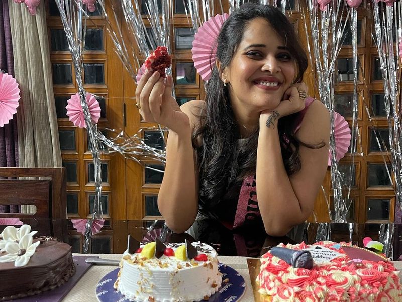 అనసూయ బర్త్ డేసెలబ్రేషన్స్.