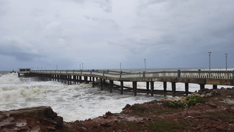 എന്നാല് ഇന്ന് ആ നാല് ക്രൈയിനുകളും വിഴിഞ്ഞം പോര്ട്ടിന്റെ പണിക്ക് കൊണ്ട് പോയി. നാട്ടുകര് ഏറെ പ്രതിഷേധിച്ചു. ക്രൈയിനുകള് തകരാറിലാണെന്നും നന്നാക്കിയ ശേഷം തിരികെ കൊണ്ടുവരാമെന്ന ഉറപ്പിലാണ് അവ ഒടുവില് കൊണ്ടുപോയത്. അന്ന് പോയത് പിന്നെ ഇതുവരെയായും തിരിച്ചെത്തിയിട്ടില്ല.