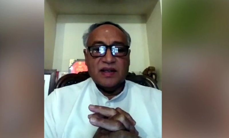 वहीं विधायक ने सोशल मीडिया पर वीडियो के जरिए कहा कि इस वक्त लोग मुश्किल घड़ी में हैं। मेरी चांचौड़ा क्षेत्र की जनता ने सेवा का अवसर दिया है। इसलिए मेरा फर्ज बनता है कि उनकी सेवा करूं। ऐसे कठिन समय में जो मुझसे बन सकता है वह मैं कर रहा हूं। क्योंकि इंसान की जिंदगी से बढ़कर कोई सेवा नहीं होती है। एंबुलेंस में अस्पताल पहुंचने में समय लगता है वहीं अब फॉरचूनर कार में मरीज बैठकर और जल्द अस्पताल पहुंच सकेंगे।