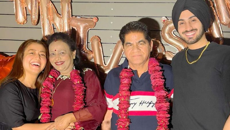 आपको बता दें कि नेहा का अपकमिंग सॉन्ग खढ़ तैनु मैं दस्सा.. मंगलवार को रिलीज हुआ। नेहा इस गाने को लेकर काफी दिनों से एक्साइटेड नजर आ रही थी। 