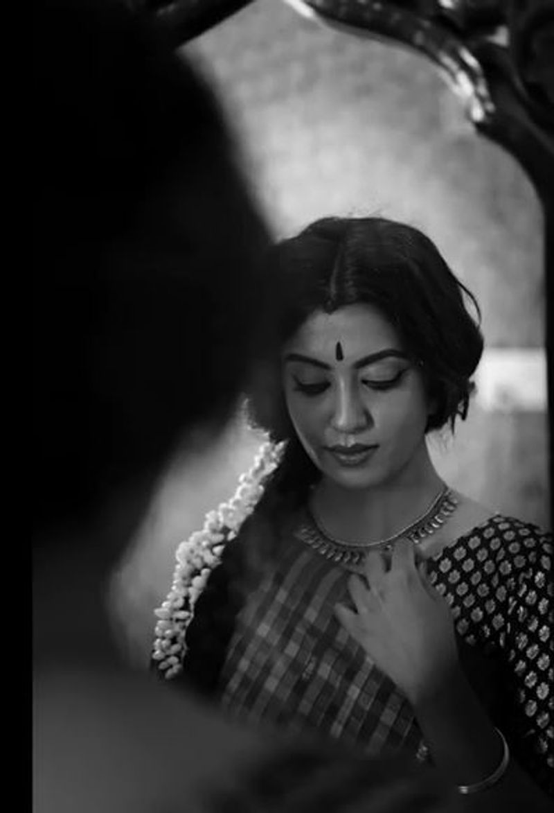 சாவித்ரியாய் மாறி நிற்கும் கண்ணம்மா 