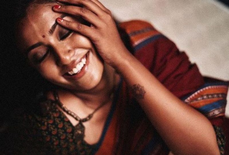 சிரித்தால் கொள்ளை போகும் மனம் 