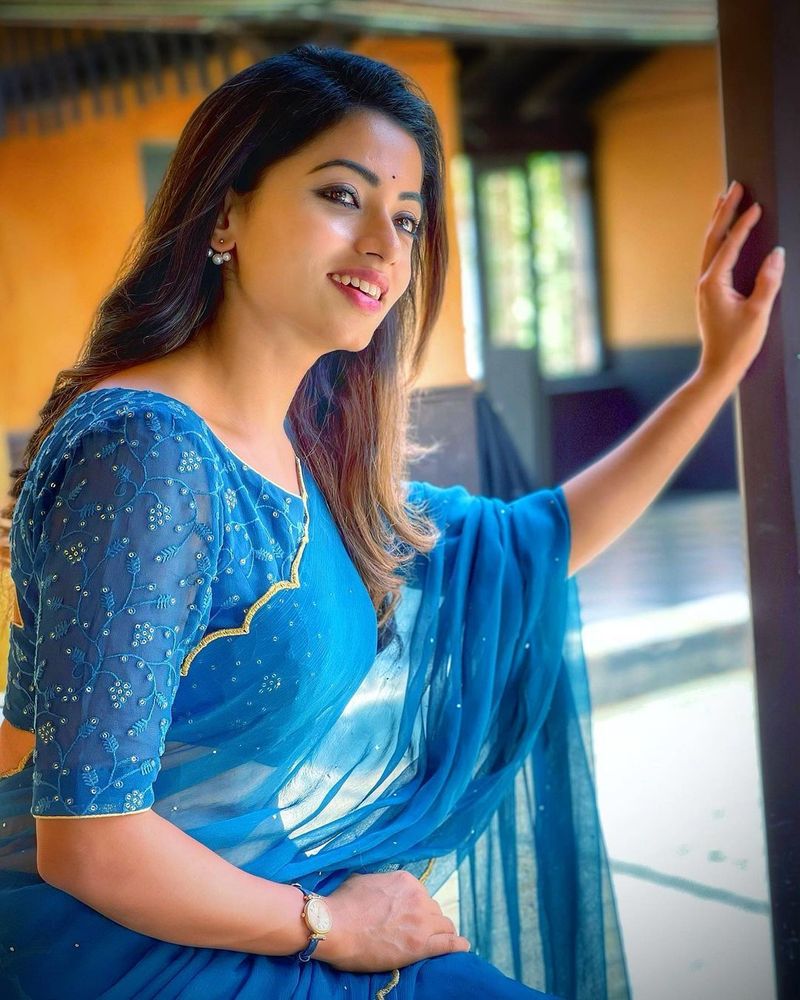 తాజా నెటిజెన్ కామెంట్ ద్వారా అది మరోమారు రుజువైంది. అలాగే మరి నెటిజెన్ కామెంట్ చేసినట్లు రవికృష్ణ, నవ్య స్వామి బంధం ఎంత వరకు, వారు నిజంగానే ప్రేమలో ఉన్నారా అనేది తెలియాల్సి ఉంది.