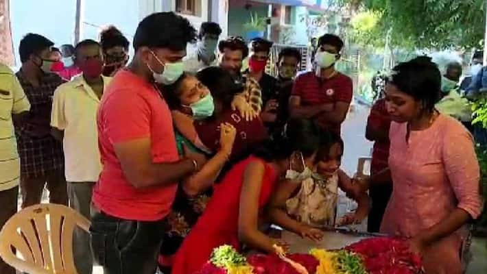 Actor Nitish Veera family cries after seeing his body emotional video Actor Nitish Veera family cries after seeing his body emotional video