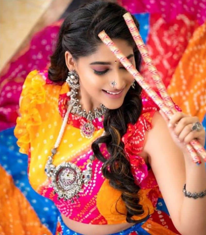 ಗುರು ಶಿಷ್ಯರು ಶೂಟಿಂಗ್ ಅನುಭವ ಹೇಗಿತ್ತು? : ಒಂದು ಹಂತದ ಚಿತ್ರೀಕರಣ ಮುಗಿದಿದೆ. ಇಡೀ ಸೆಟ್ ಫನ್ ಆಗಿತ್ತು. ಈ ಚಿತ್ರದ ನಿರ್ದೇಶಕರ ಜತೆನನ್ನ ಎರಡನೇ ಸಿನಿಮಾ. ಈ ಹಿಂದೆ ಜಂಟಲ್ಮನ್ ಚಿತ್ರದಲ್ಲಿ ನಾಯಕಿಯಾಗಿ ನಟಿಸಿದ್ದೆ.
