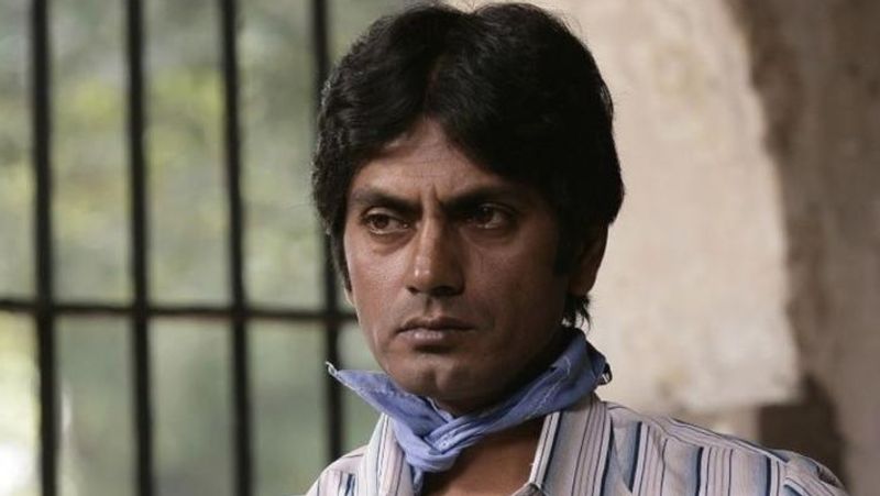 नवाज कितने मंझे हुए आर्टिस्ट है यह तो उनकी फिल्मों को देखकर जाना जा सकता है। लेकिन यहां तक पहुंचने के लिए वॉचमैन की नौकरी तक की है। वे वॉचमैन थे लेकिन उन्हें एक्टिंग का शौक हमेशा से ही था। इसी एक्टिंग के कीड़े की वजह से उन्होंने नौकरी छोड़कर मुंबई आने का फैसला लिया। एक बार वो मुंबई आ गए, धीरे-धीरे उनकी किस्मत ने साथ देना शुरू कर दिया। 